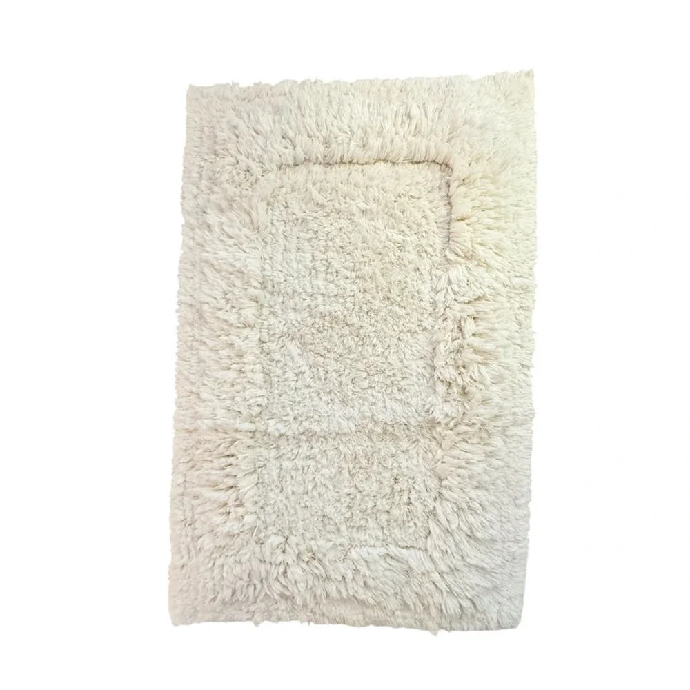 Crate & Barrel Raffee White Fluffy Cotton Bath‎ Mat 2ft x 3ft